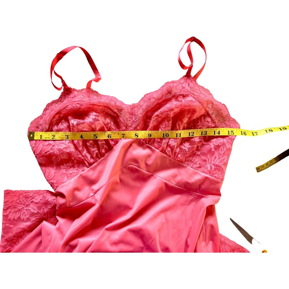 Vintage Vanity Fair 1970s Coral Pink Nylon Slip Lace Bodice Hem Size 32 - Picture 10 of 16